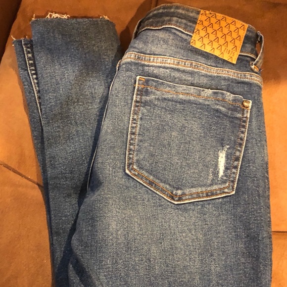 Zara Denim - NWT Zara size 4 mid-rise skinny jeans